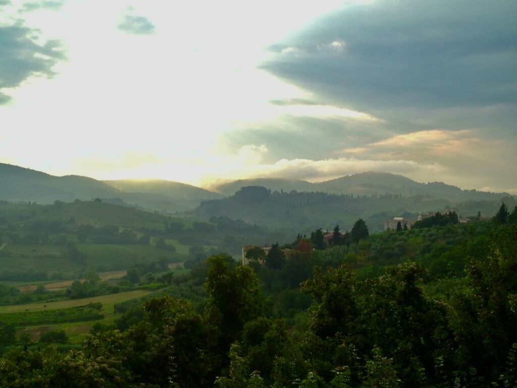 Vakantie in Toscane: Uitzicht over de heuvels rondom San Gimignano