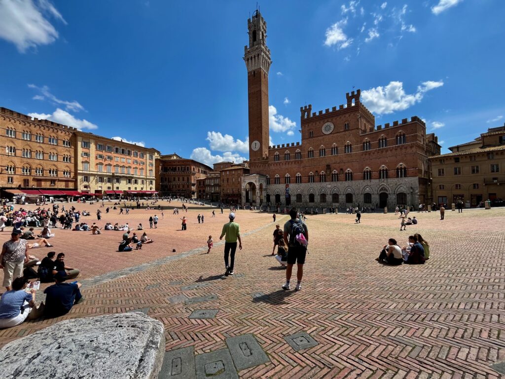 Vakantie in Toscane: Piazza del Campo en het Palazzo Pubblico in Siena