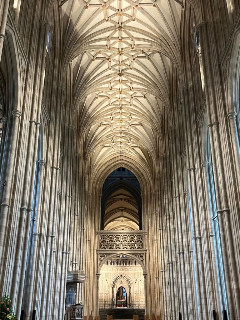 Het lange schip van Canterbury Cathedral