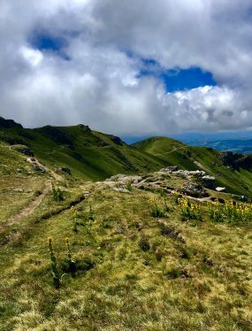 Wandelen in de Auvergne: uitzicht vanaf de Plomb du Cantal