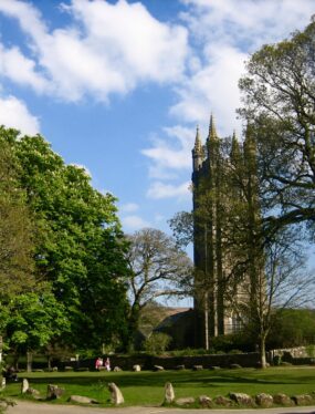 Roadtrip door Dartmoor in Devon: Widecombe-in-the-Moor kerk en village green in Dartmoor