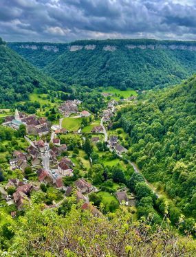 Vakantie in de Jura en de Doubs: Baume-les-Messieurs in zijn Cirque