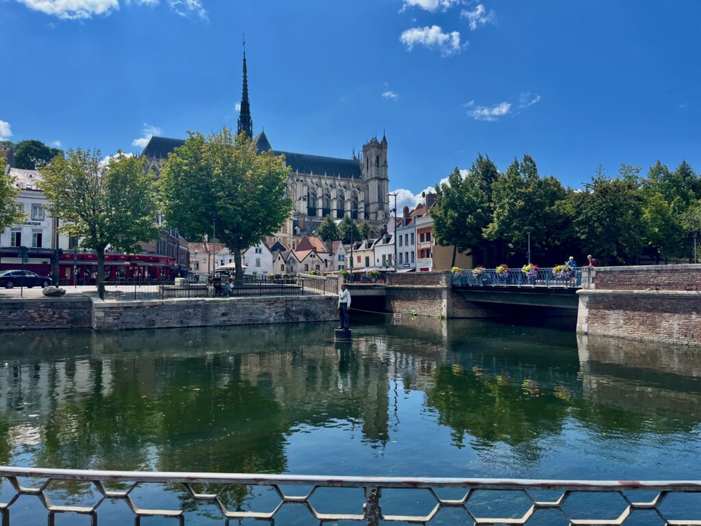 Arras en Amiens: Uitzicht vanaf het terras langs de Quai Bélu in Amiens