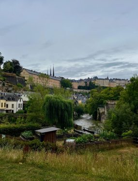 Vakantie in Luxemburg: De oude stad van Luxemburg gezien vanaf Gründ