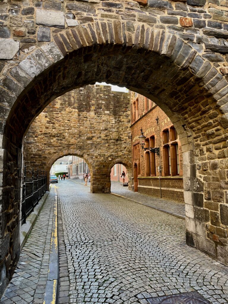 Sint Servaasklooster met de typische overbruggingen