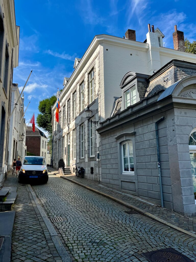 Het verlengde van Sint Servaasklooster richting de Bouillonstraat