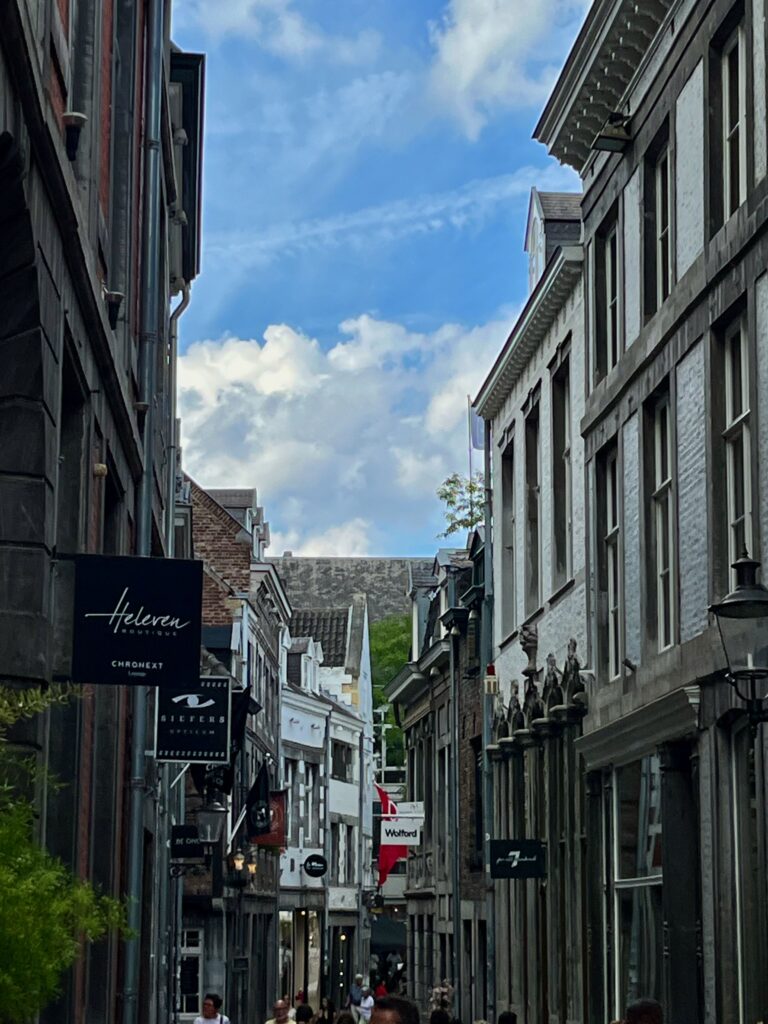De gezellige Stokstraat in het gelijknamige kwartier van Maastricht
