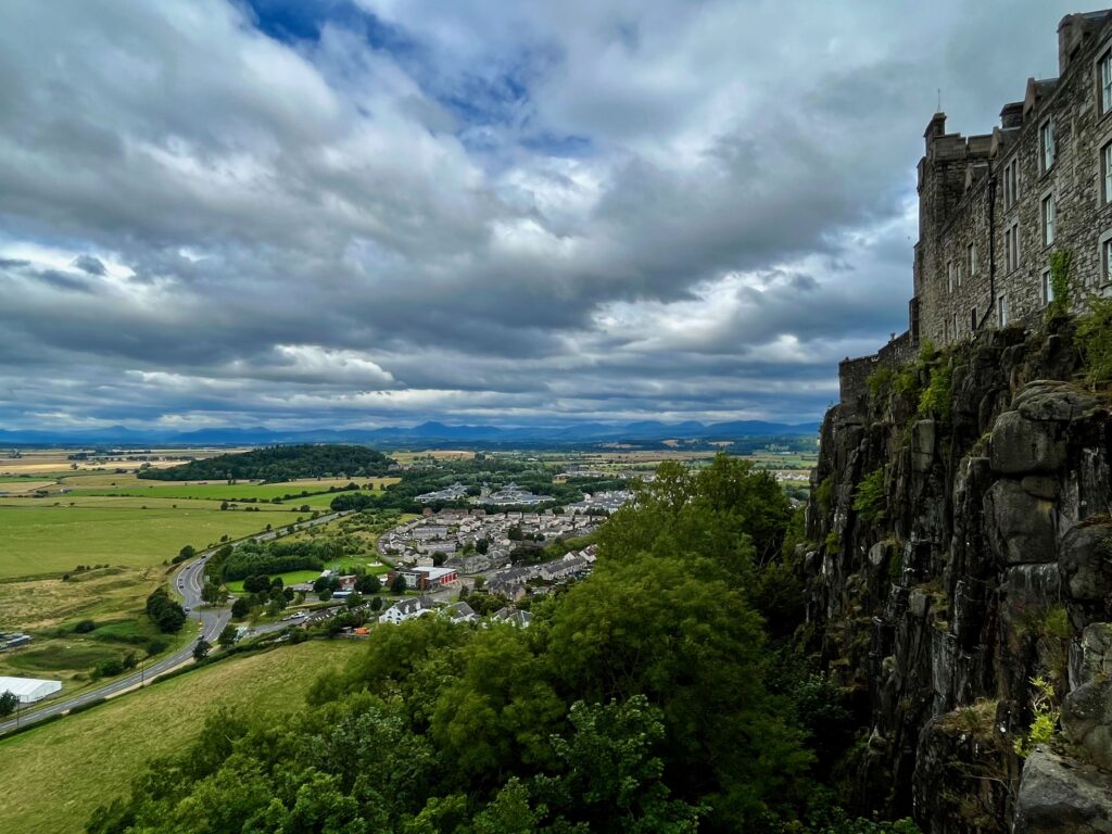 Camperreis door de Highlands: Uitzicht vanaf Stirling Castle op de Trossachs