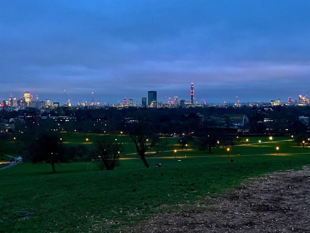 London Canal Walk: Uitzicht vanaf Primrose Hill over Londen