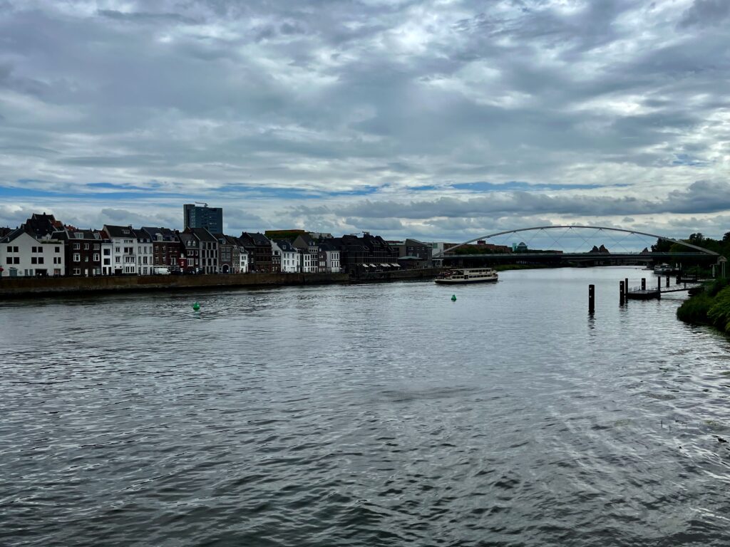 Uitzicht op Wyck en de Hoge Brug vanaf de Sint-Servaasbrug