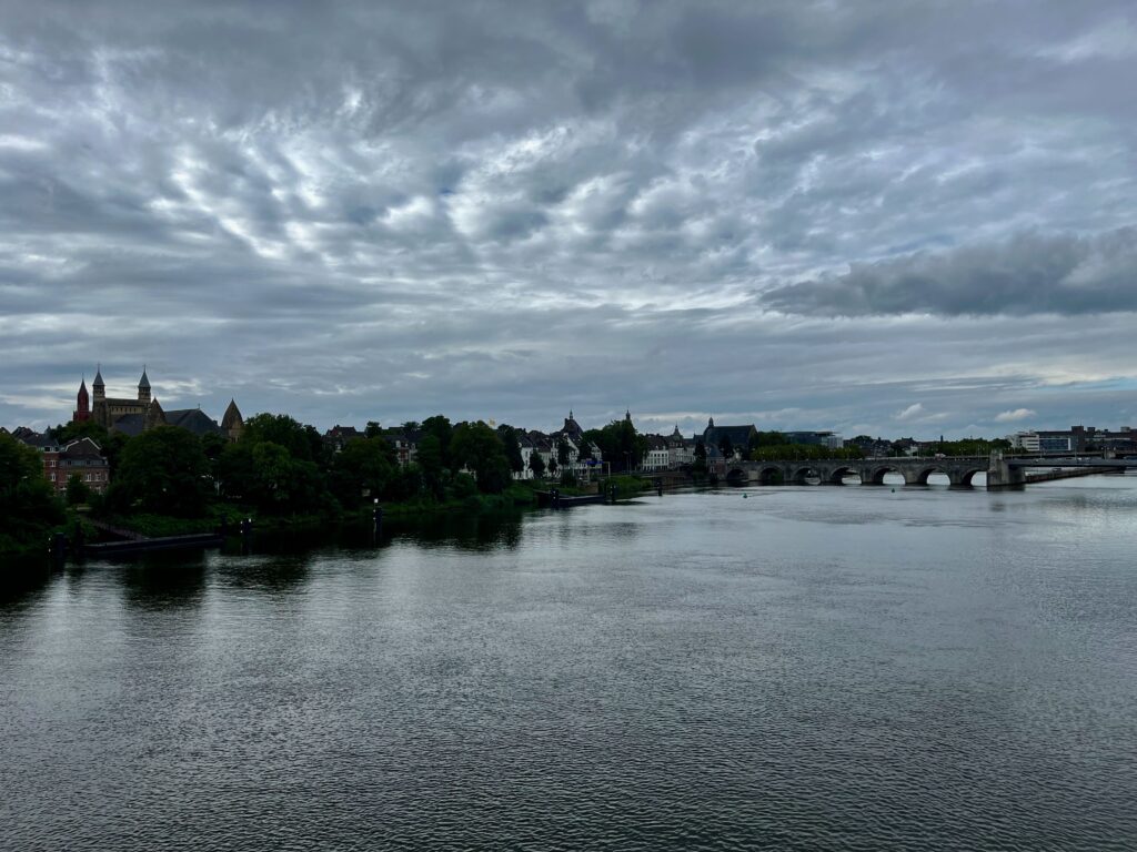 Het Stokstraatkwartier en de Sint-Servaasbrug vanaf de Hoge Brug