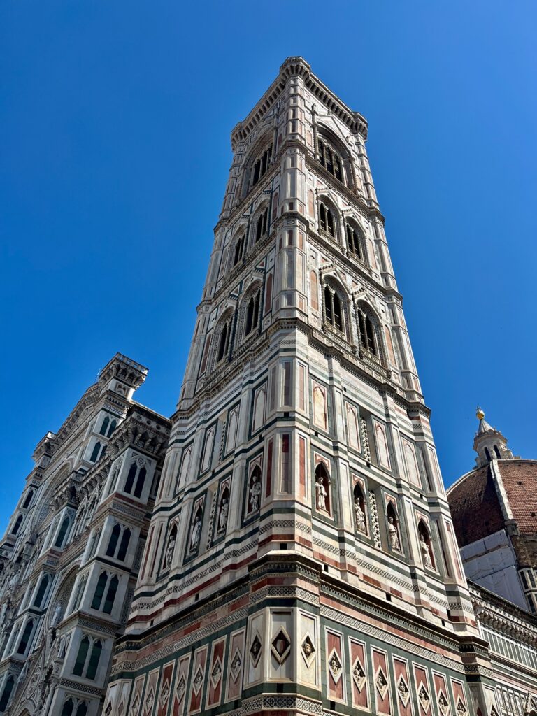 De toren van Giotto naast de kathedraal van Florence