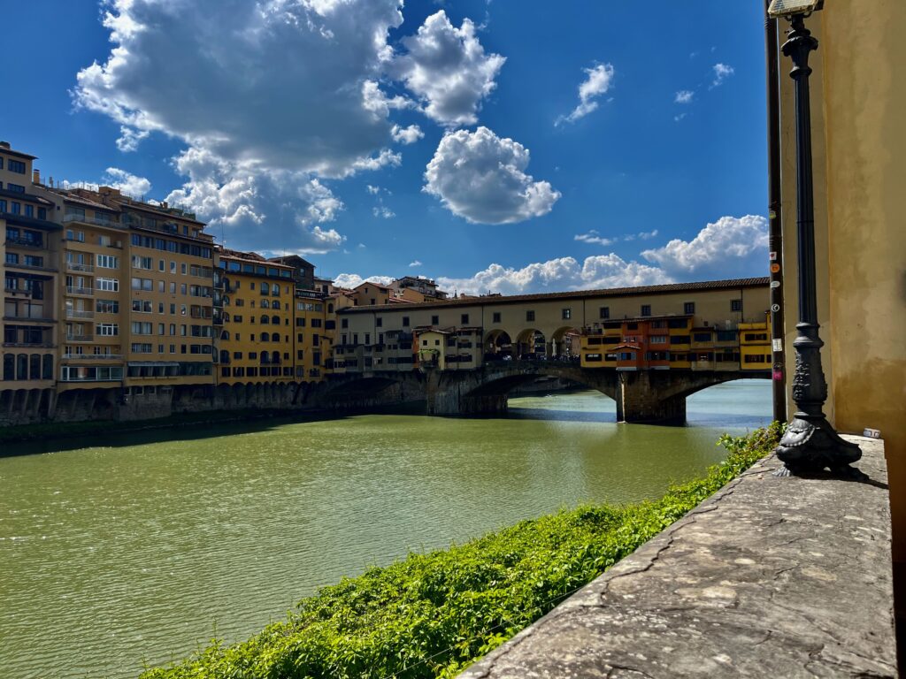 De Ponte Vecchio vanaf de Lungarno degli Archibusieri