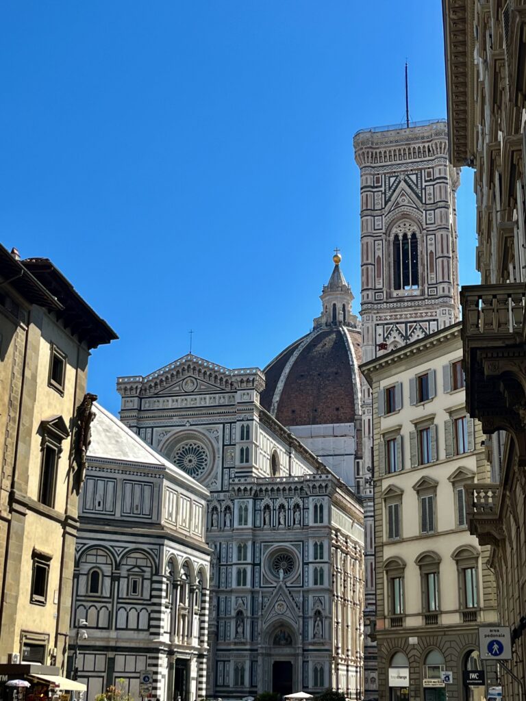 6 highlights van Florence: Uitzicht op de Cattedrale di Santa Maria del Fiore vanuit de Via dei Pecori
