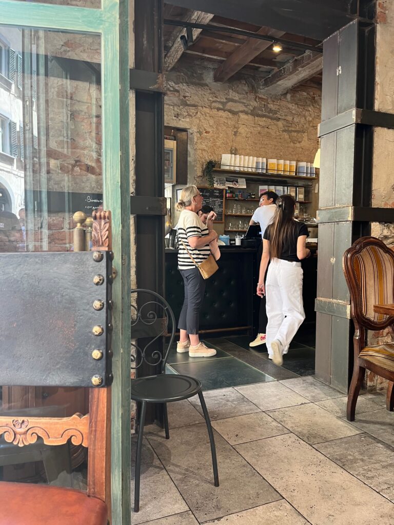 Het gezellige interieur van Simbiosi