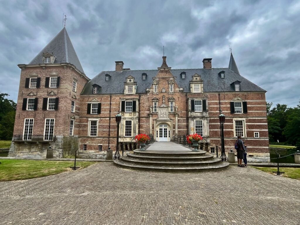 De mooiste wandelingen in Twente: Het kasteel van de voorkant