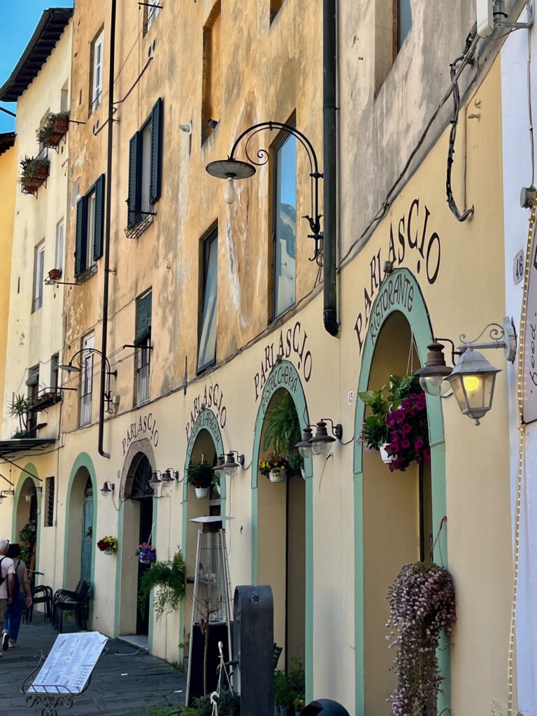 Een onvergetelijk dagje Lucca: Leuke restaurants langs het Piazza dell’Anfiteatro