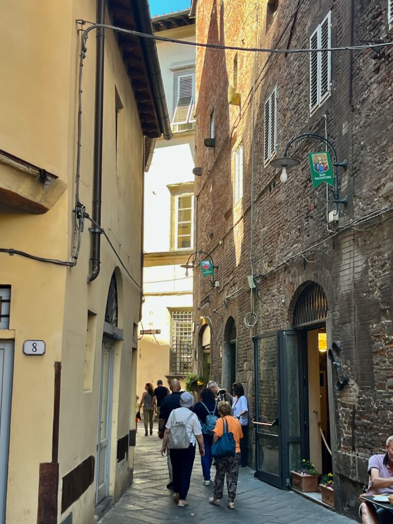 Een onvergetelijk dagje Lucca: Via dell’Anfiteatro in Lucca