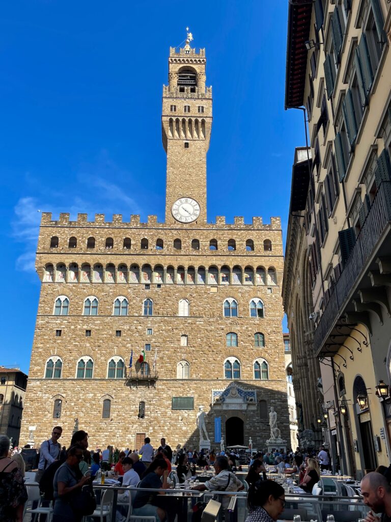 Het Palazzo vanaf de terrassen op het Piazza della Signoria