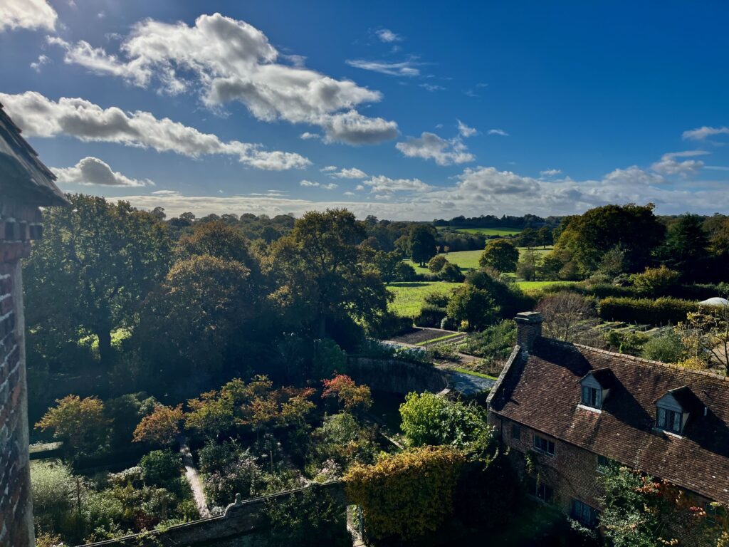 Bezienswaardigheden in East-Sussex en Kent: Uitzicht over de High Weald vanaf de toren van Sissinghurst Castle