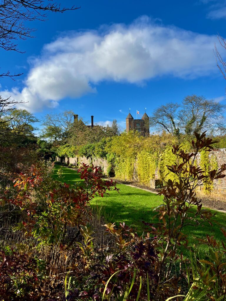 Bezienswaardigheden in East-Sussex en Kent: Het landhuis vanaf de Moat Walk