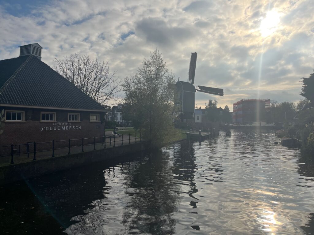 De mooie steegjes en hofjes van Leiden: Park de Put bij de Morspoort