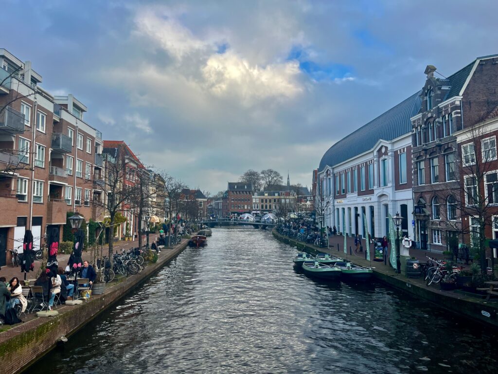 De Aalmarkt met in de verte de Visbrug