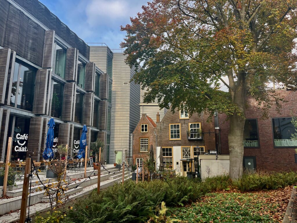 De mooie steegjes en hofjes van Leiden: Catherinahof in Leiden