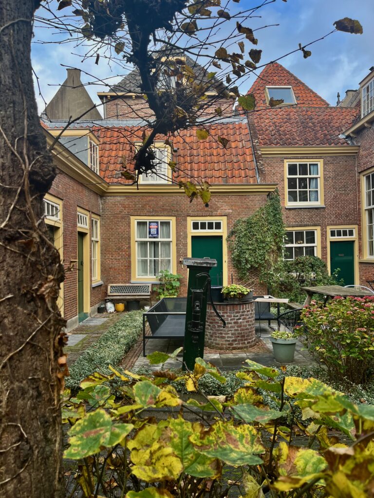 De gezellige binnenplaats van het Jean Michelhof