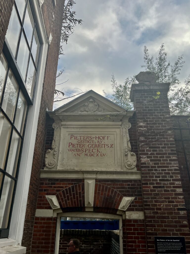 Ingang van het Speckhofje