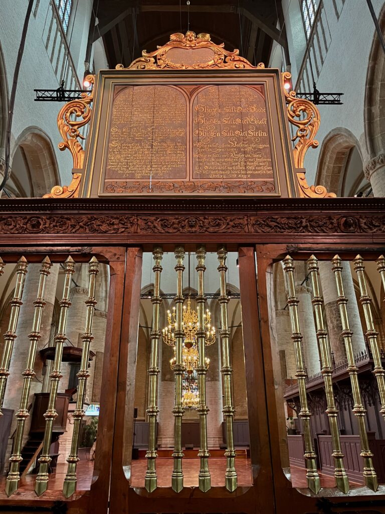 Het koorhek van de Pieterskerk in Leiden