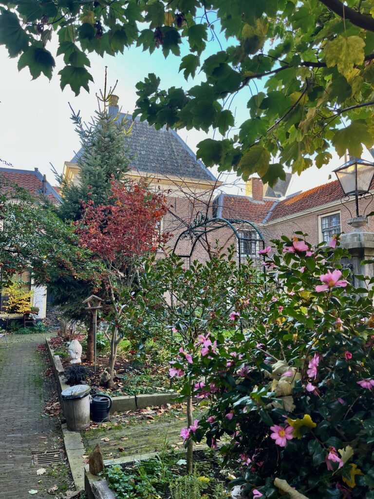 De mooie steegjes en hofjes van Leiden: Het Kleine Sionshofje