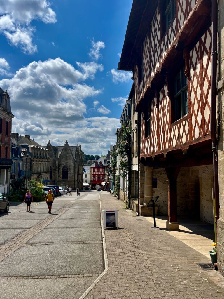 Paimpont en Josselin: Rue Olivier de Clisson in Josselin