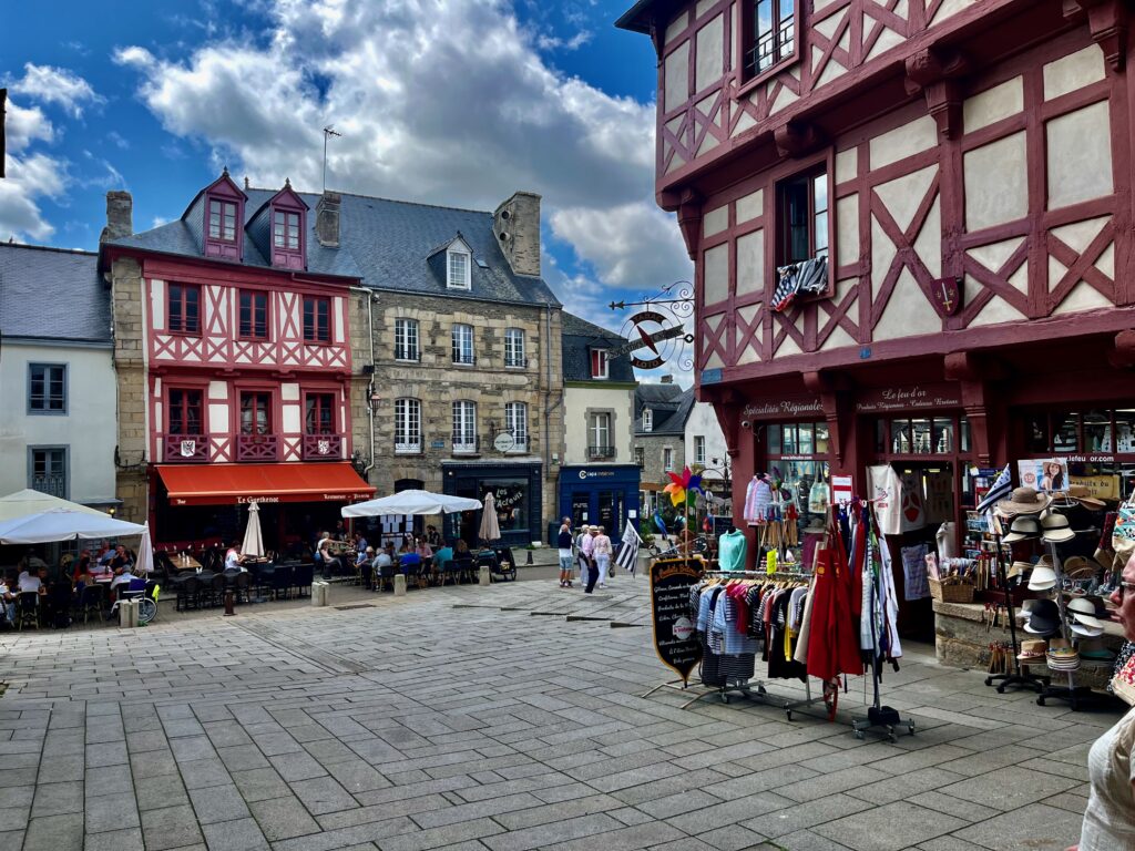 Paimpont en Josselin: Place Notre-Dame in Josselin