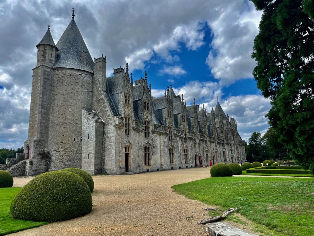 Paimpont en Josselin: Het flamboyant gotische front van het kasteel van Josselin