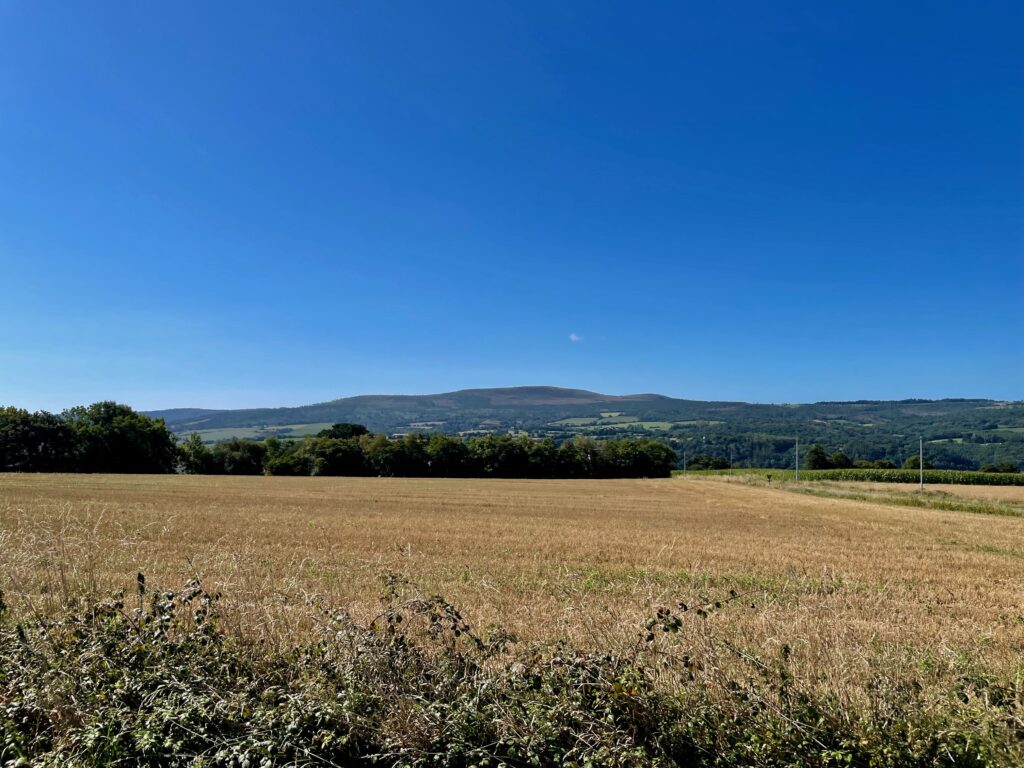 Uitzicht op de Ménez-Hom vanuit het noorden