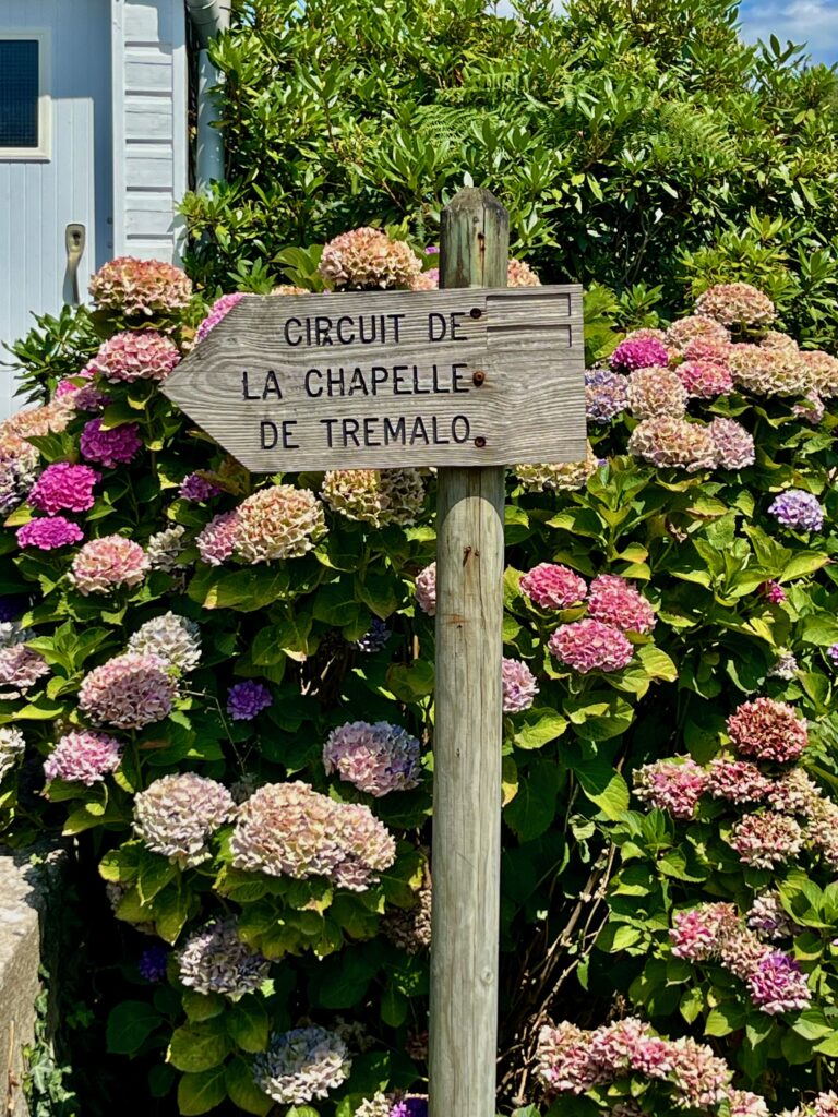 Volg dit bordje op de Rue du Bois d'Armour