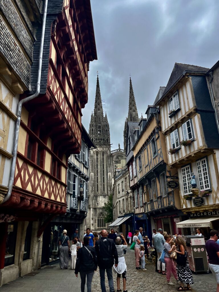 De mooiste stadjes in West-Bretagne: De mooie Rue Kéréon in Quimper