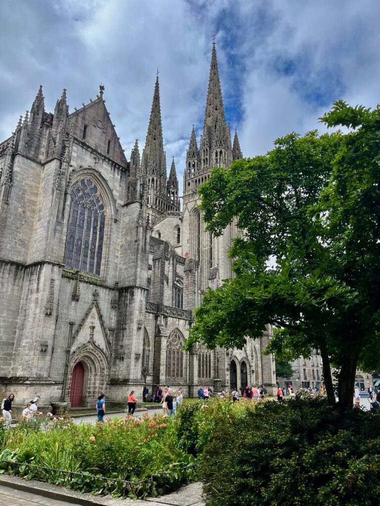 De mooiste stadjes in West-Bretagne: Cathédrale Saint-Corentin in Quimper