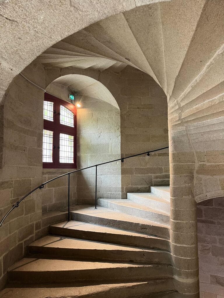 De mooiste stadjes in West-Bretagne: De flamboyant-gotische trap