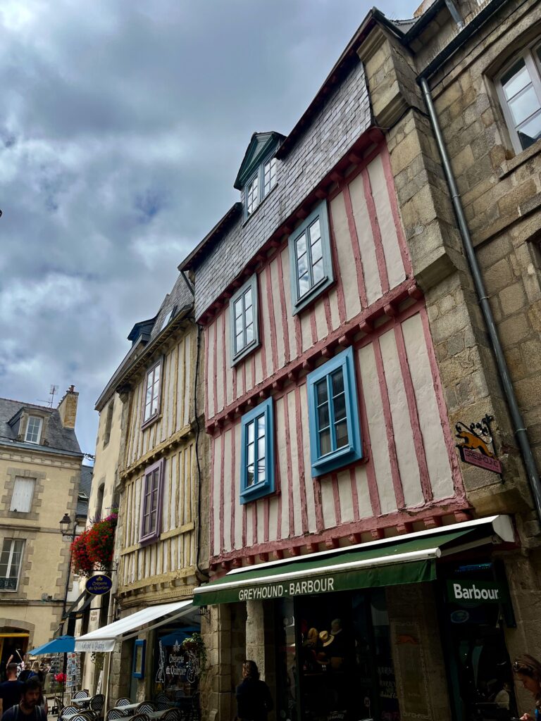 Mooie vakwerkhuizen langs de Rue du Sallé