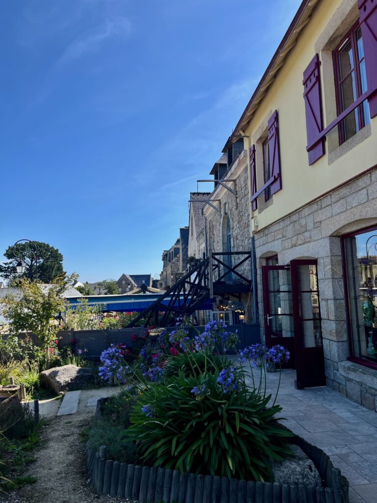 Eerste meters in Locronan langs de Rue du Prieuré