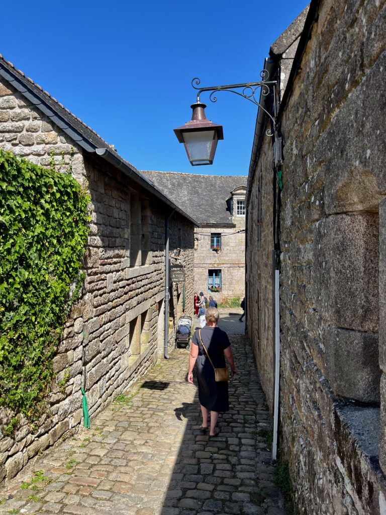 Tussen de Place de la Mairie en de Rue des Charrettes