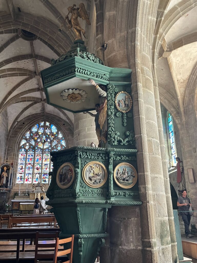 De mooiste stadjes in West-Bretagne: Église Saint-Ronan in Locronan