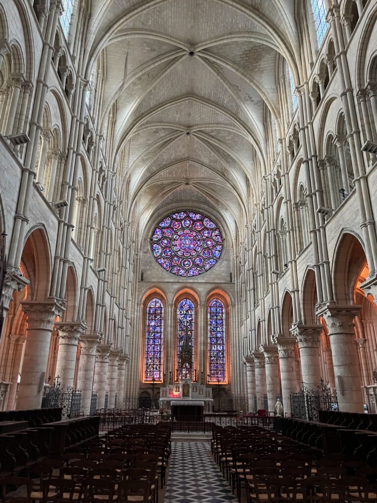 Laon en Lille: Het rechthoekige koor van de kathedraal van Laon