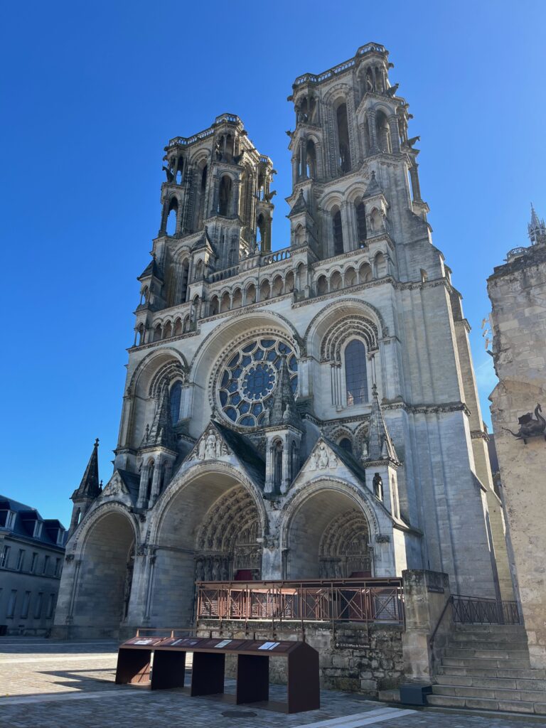 De kathedraal in de ochtendzon