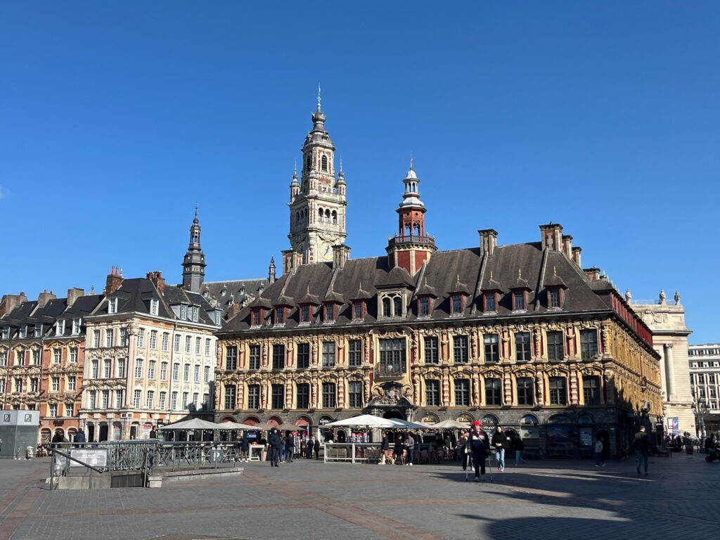 Laon en Lille: Het Grand Place van Lille met de Vieille Bourse en de belfort