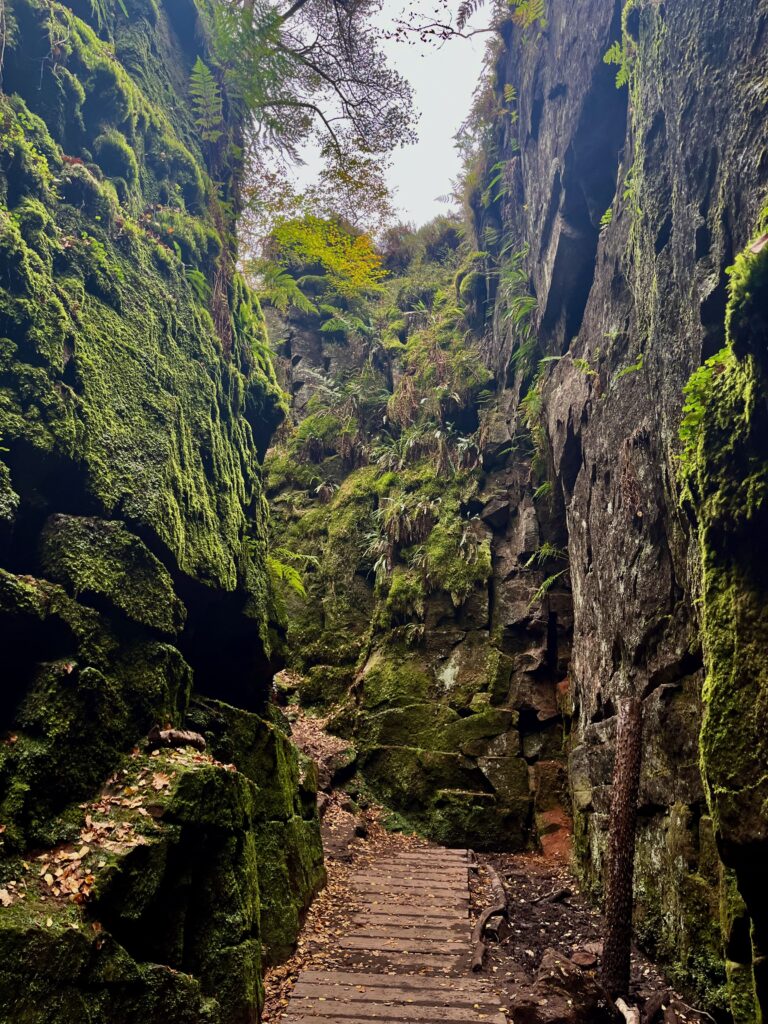 Lud's Church en The Roaches: De bijzondere kloof van Lud's Church