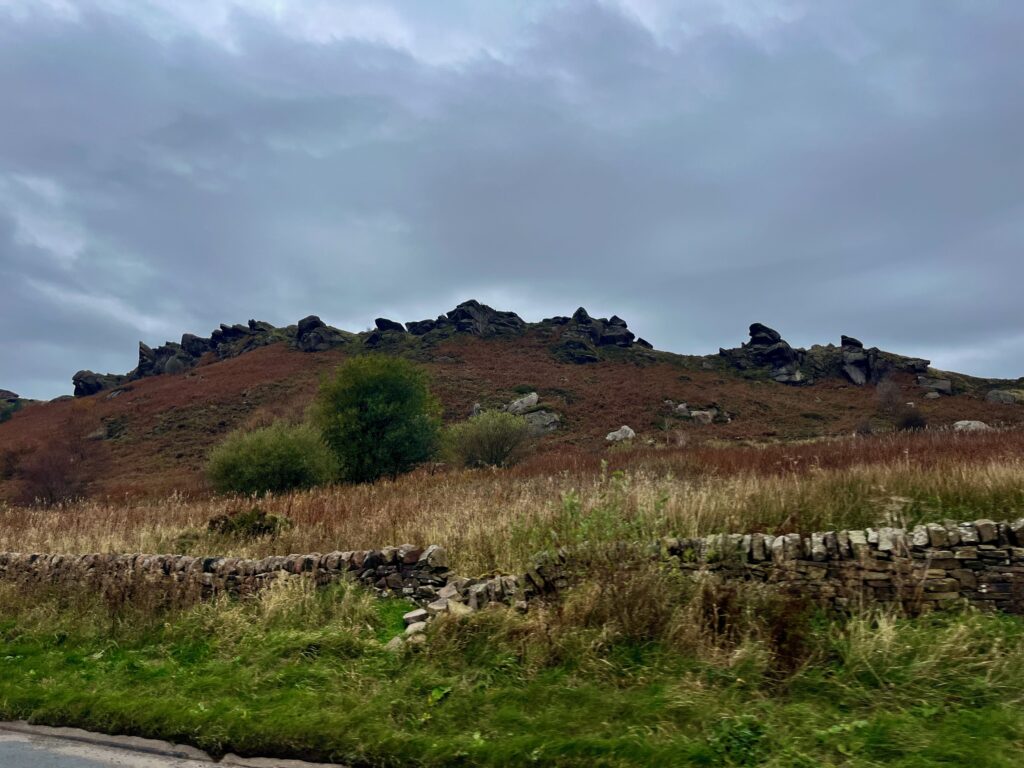 Lud's Church en the Roaches: Ramshaw Rocks vanaf de A53