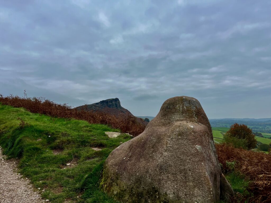 Hen Cloud vanaf het begin van de wandeling richting Rockhall